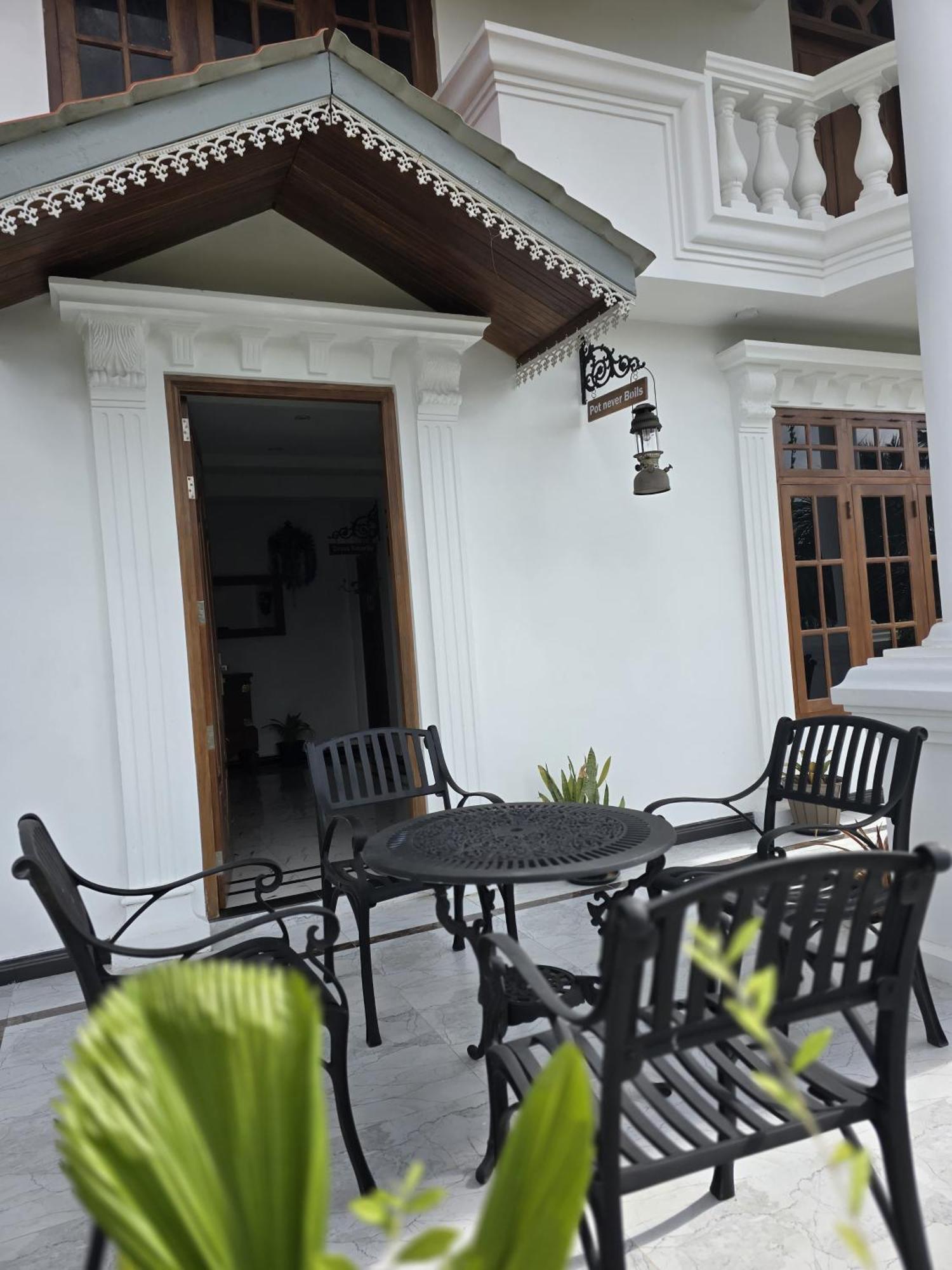 Munril Guest Apartment Jaffna Bagian luar foto